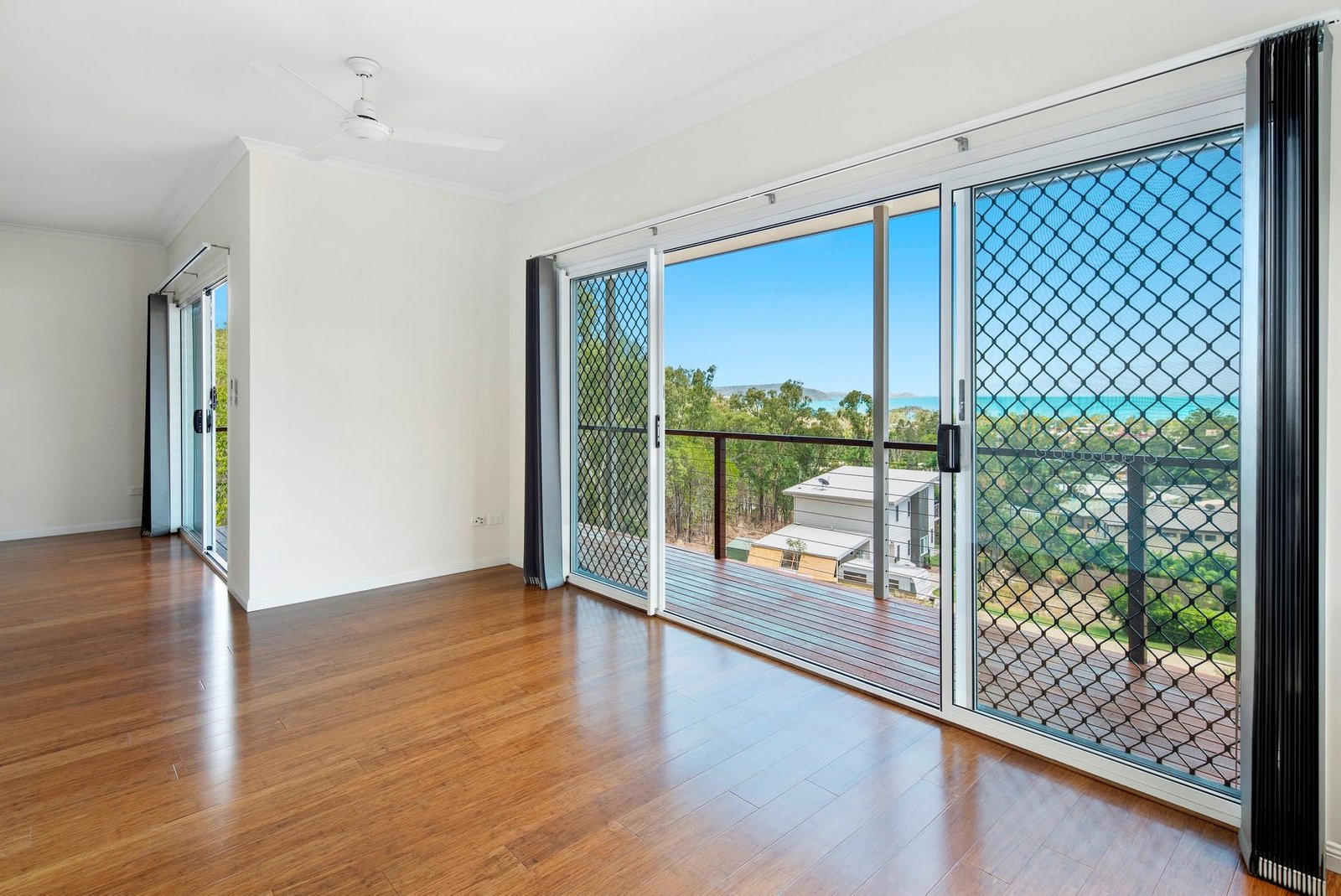 10 Yachtsman Parade CANNONVALE 10