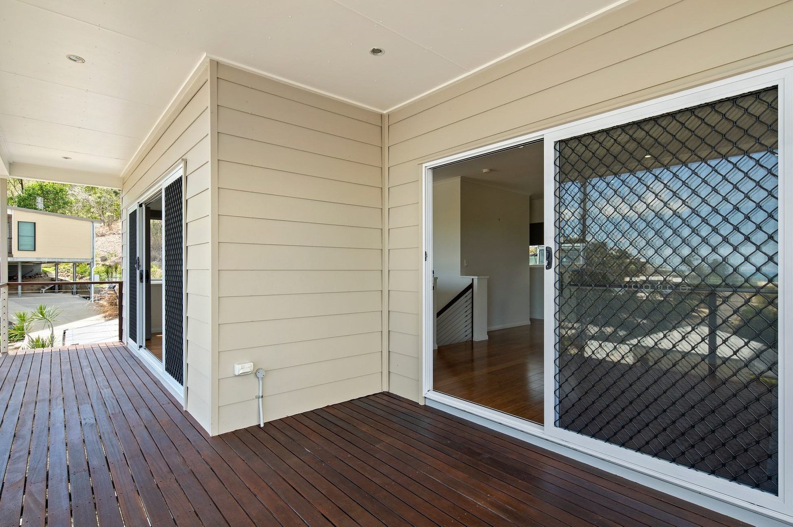 10 Yachtsman Parade CANNONVALE 22