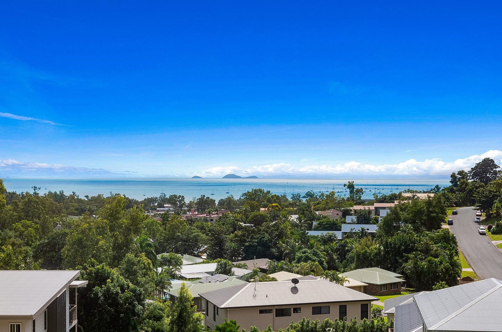 10 Yachtsman Parade CANNONVALE 23