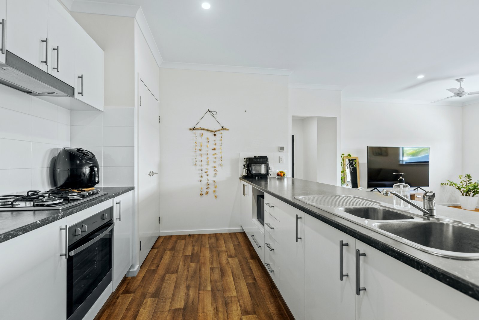 10 Yamasaki Vista BILINGURR 11