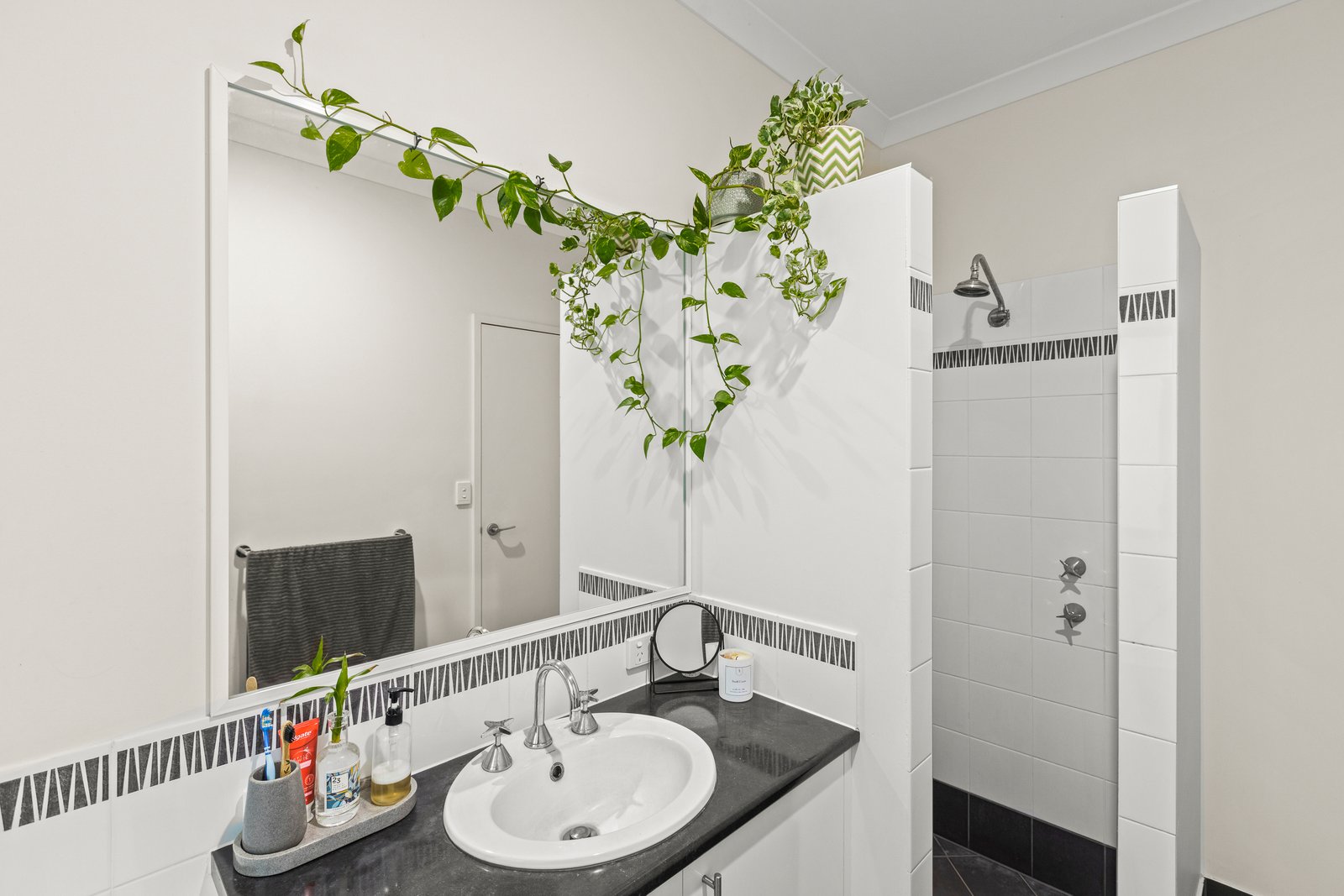 10 Yamasaki Vista BILINGURR 13