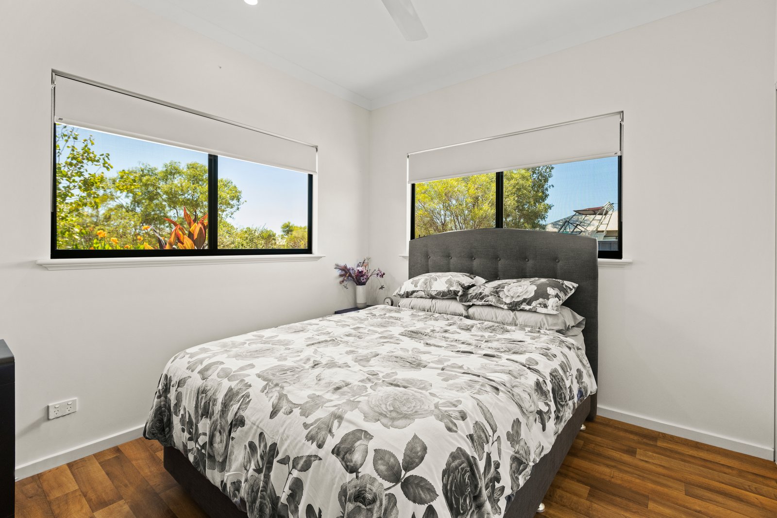 10 Yamasaki Vista BILINGURR 24