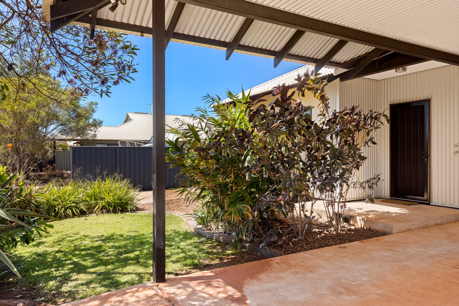 10 Yamasaki Vista BILINGURR 26