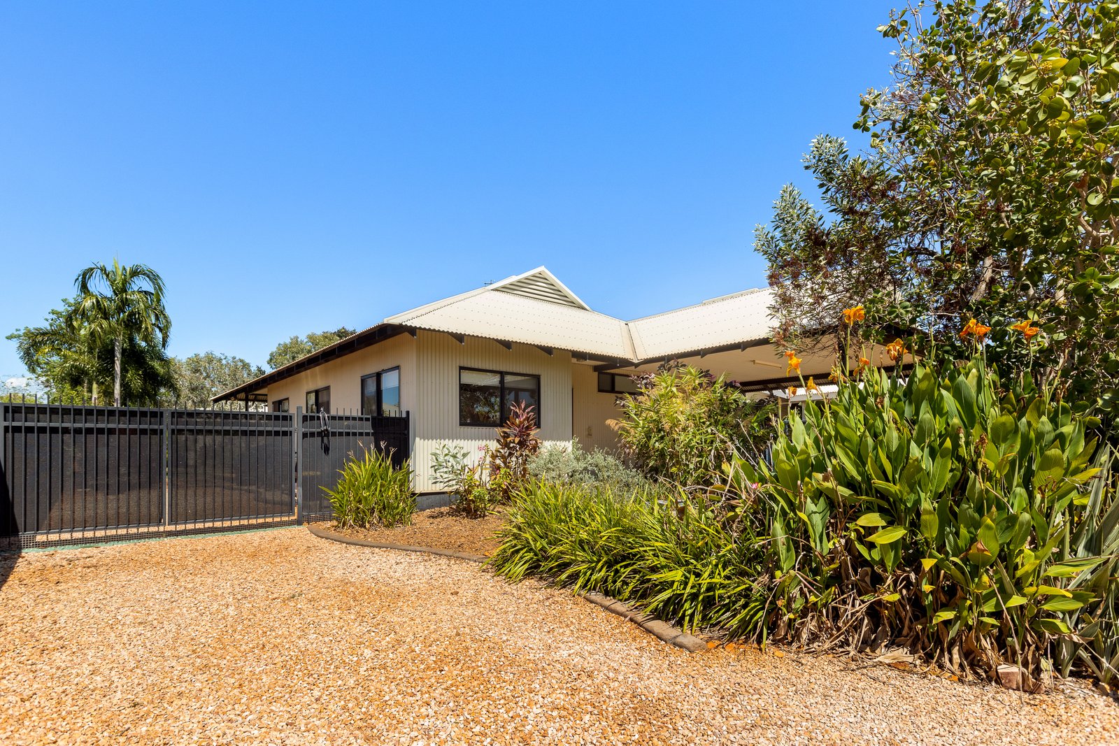 10 Yamasaki Vista BILINGURR 29