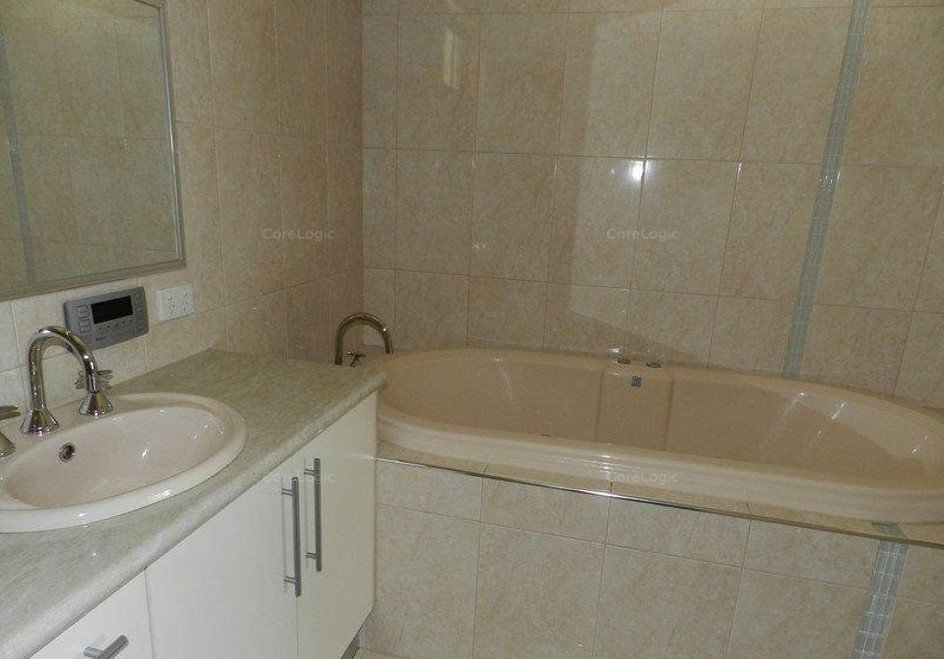 10 Yorkshire Crescent SHEPPARTON 5