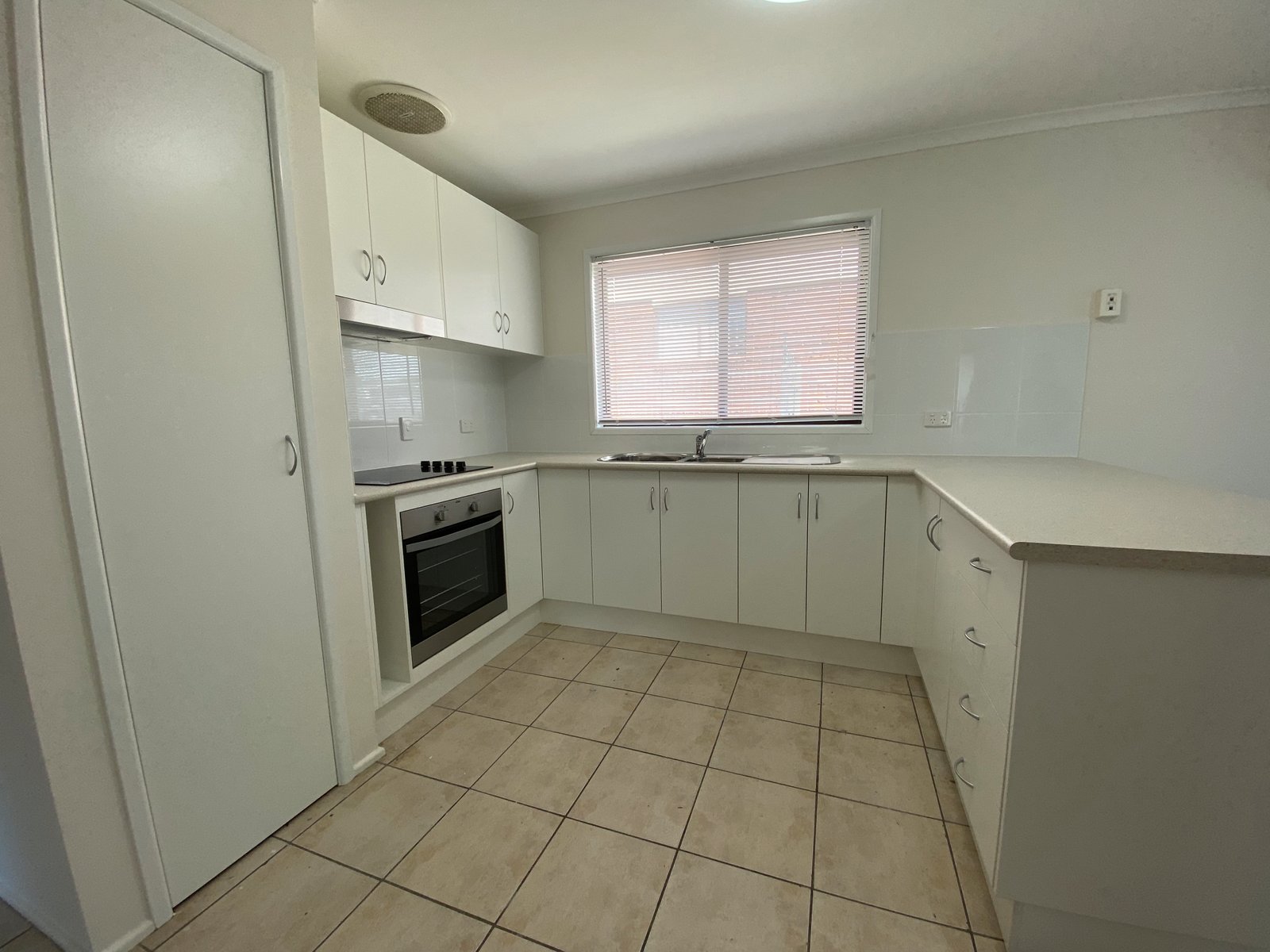 100 Malpas Street BOYNE ISLAND 2