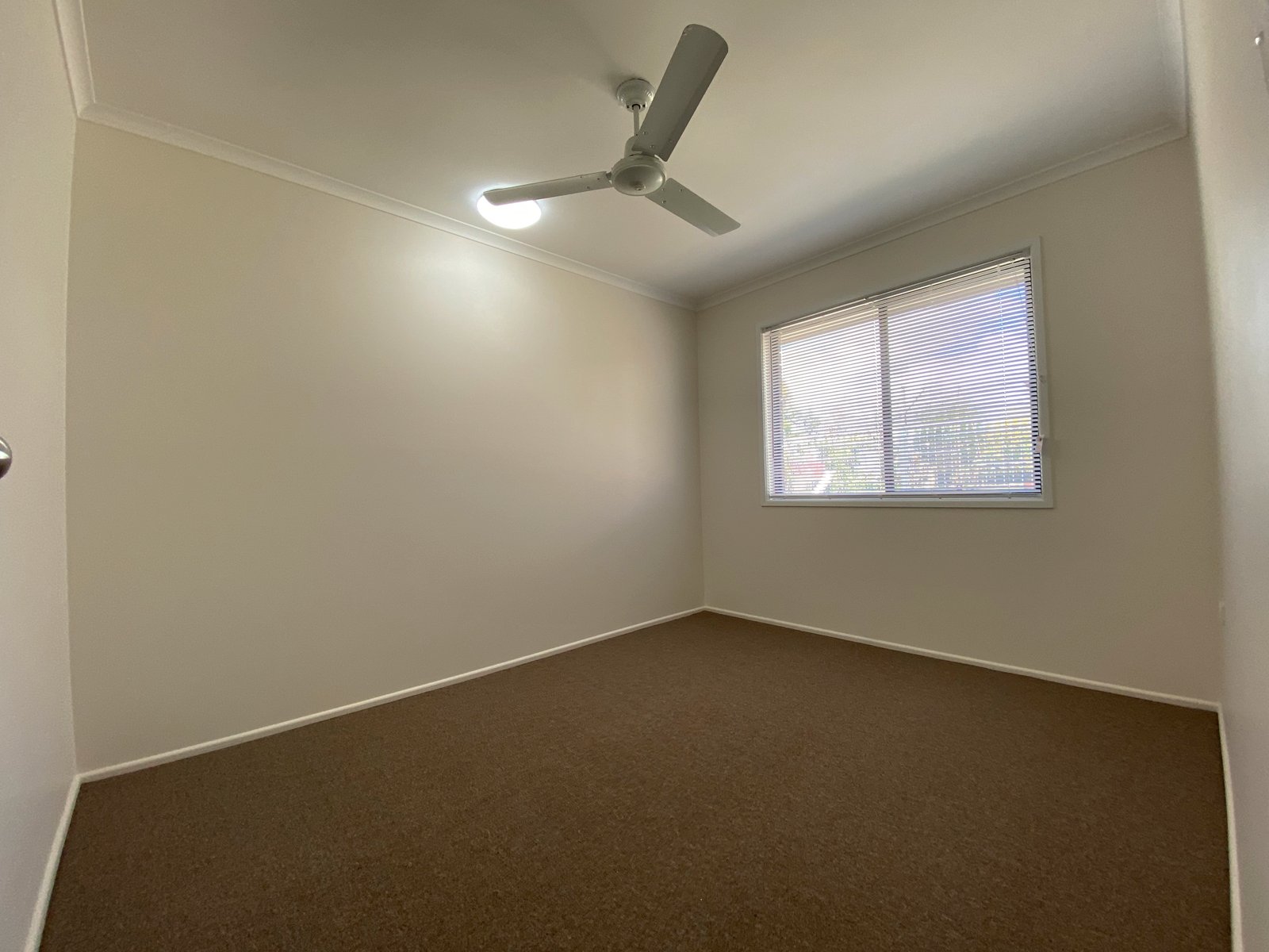 100 Malpas Street BOYNE ISLAND 9