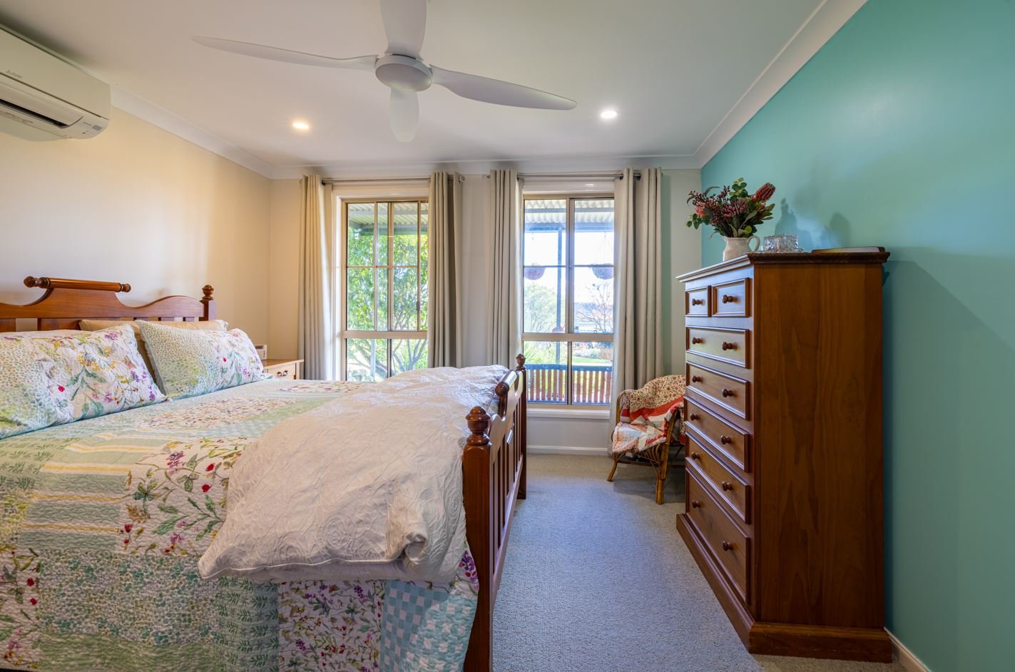 100 Richmond Grove Road SANDY HOLLOW 17