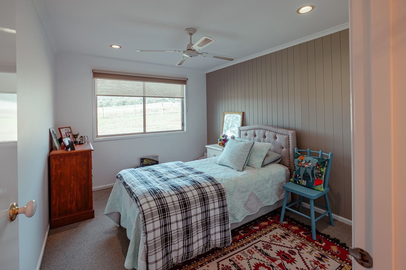 100 Richmond Grove Road SANDY HOLLOW 19