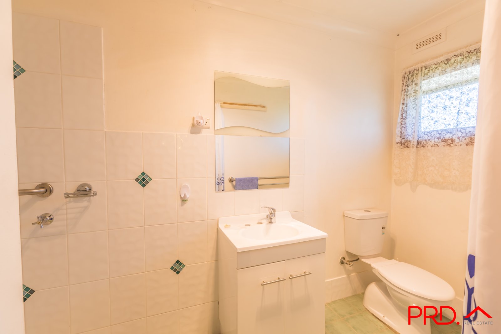 100 Robert Street TAMWORTH 10