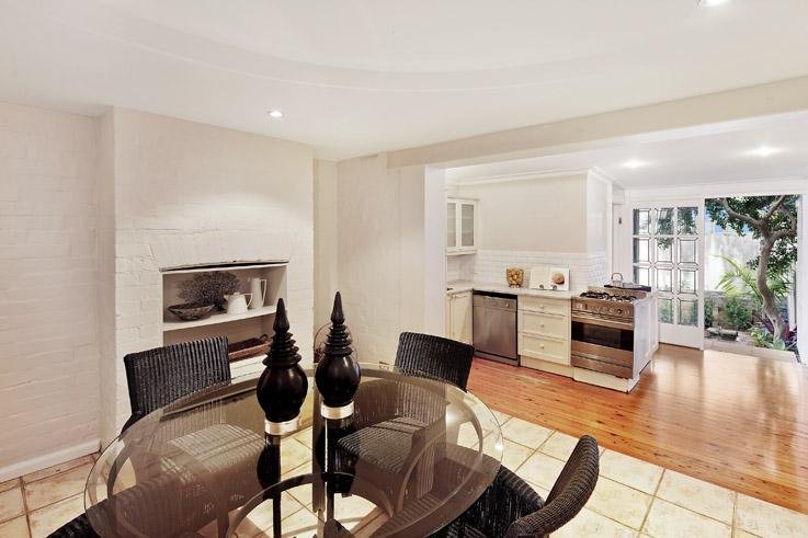 100 Surrey Street DARLINGHURST 4