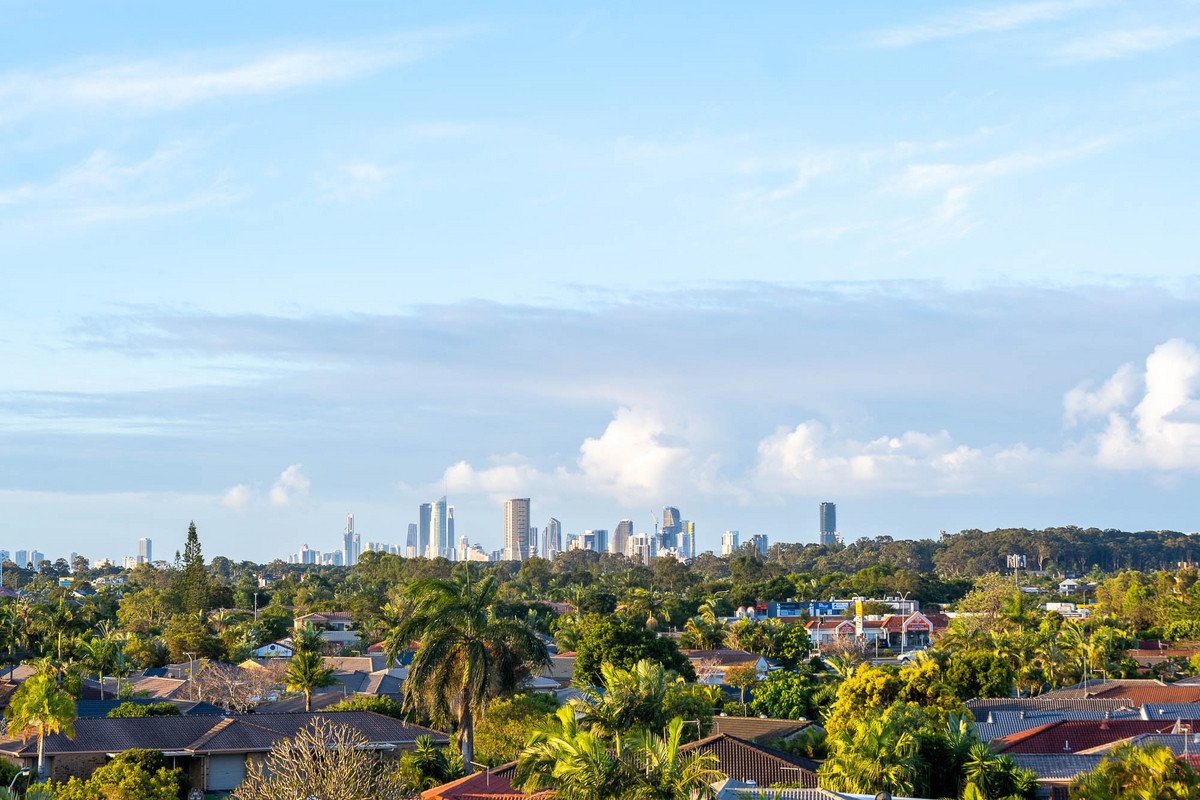 100 Treeview Drive Burleigh Waters 17