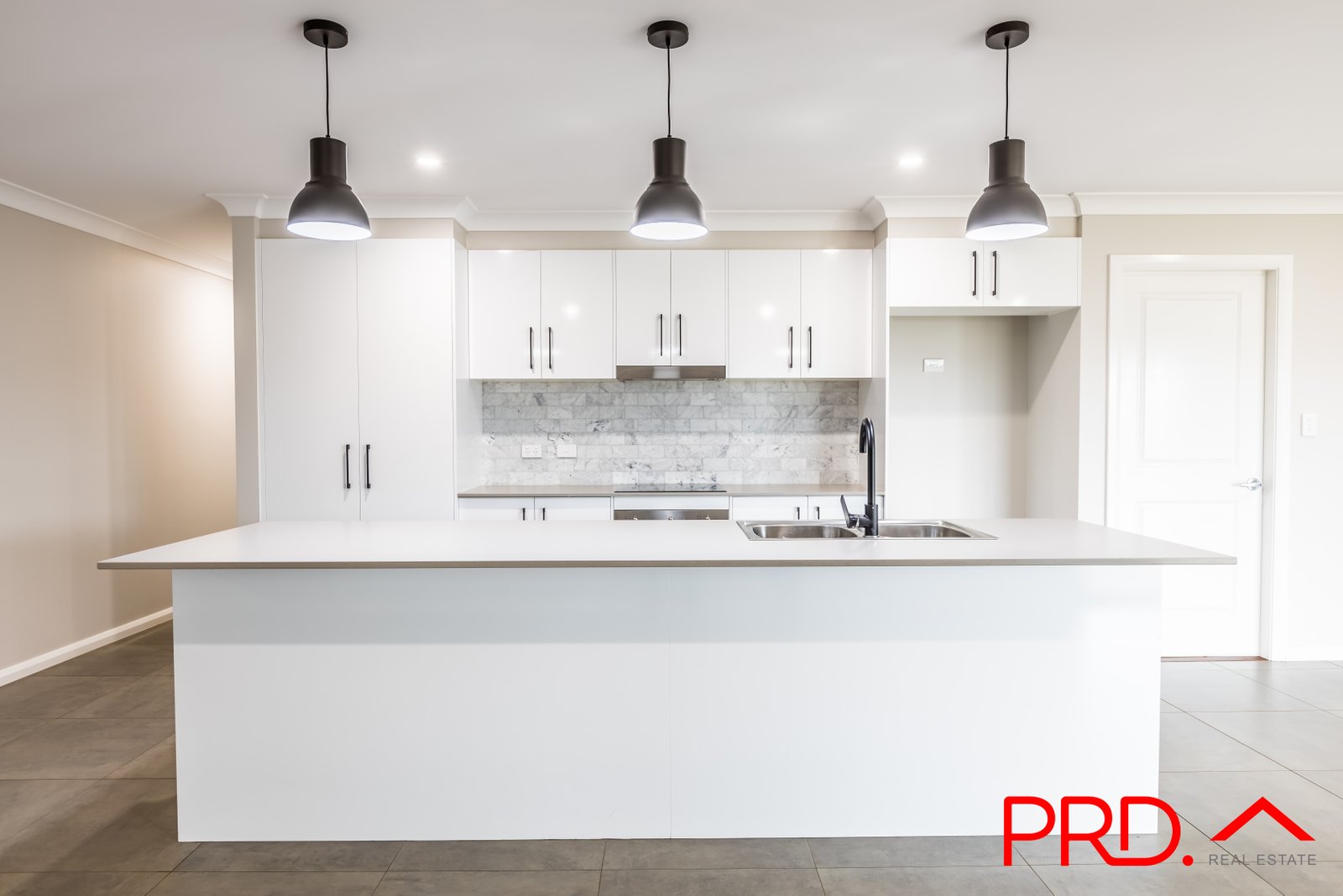100 Verdelho Drive TAMWORTH 4