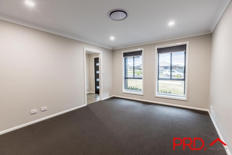 100 Verdelho Drive TAMWORTH 4