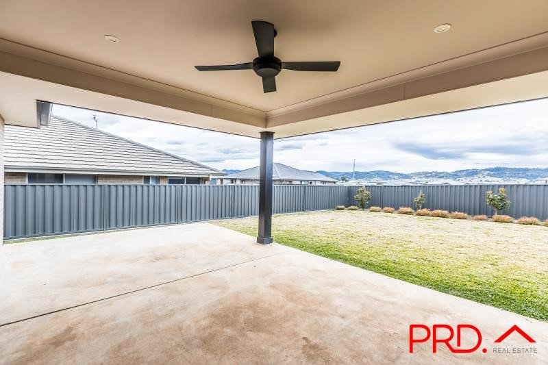 100 Verdelho Drive TAMWORTH 7