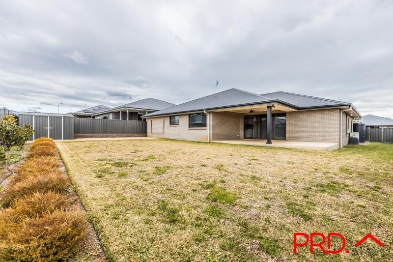 100 Verdelho Drive TAMWORTH 8