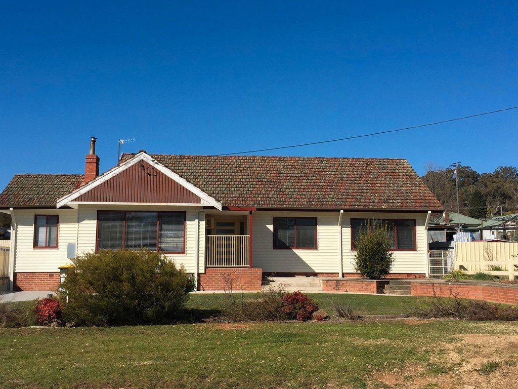 100 Winton Street TUMBARUMBA 1