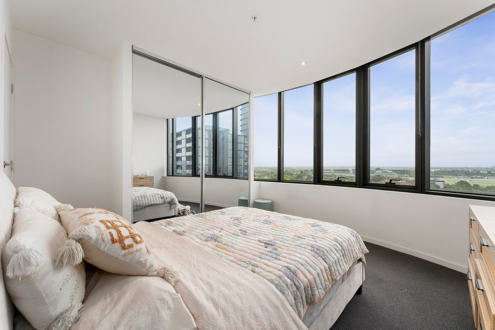 Gallery: 1001/5 Joseph Road