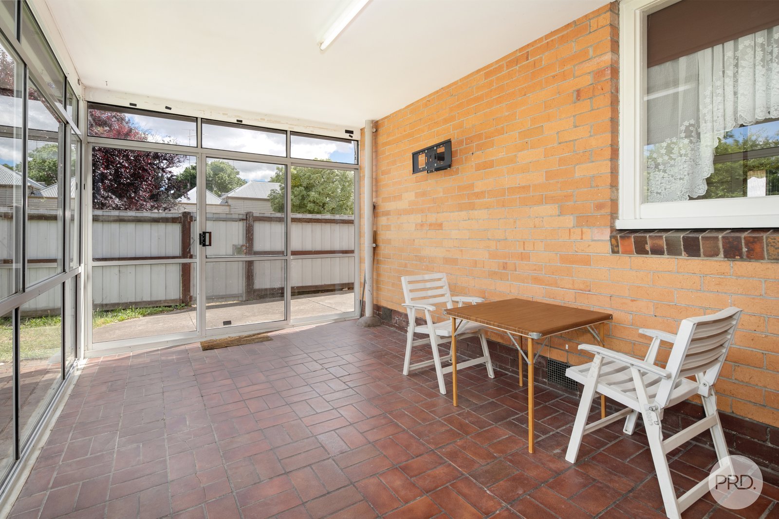 1002 Talbot Street South REDAN 8