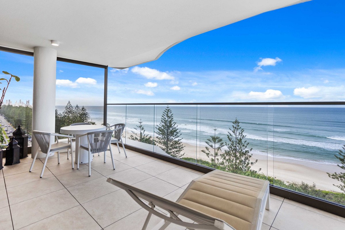 1002/112 The Esplanade Burleigh Heads 2