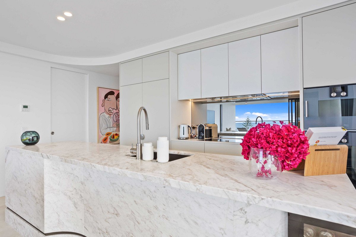 1002/112 The Esplanade Burleigh Heads 10