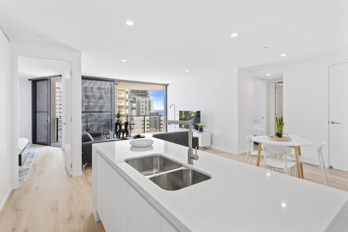 1002/6 Second Avenue Burleigh Heads 3