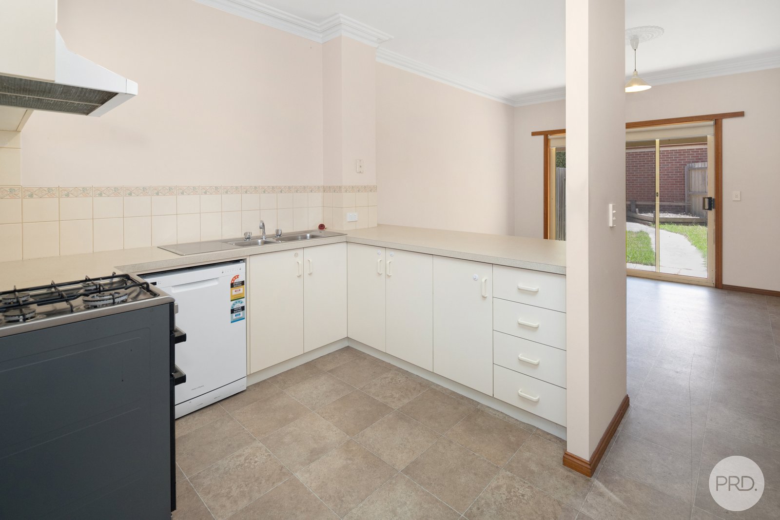 1002B Macarthur Street LAKE WENDOUREE 2