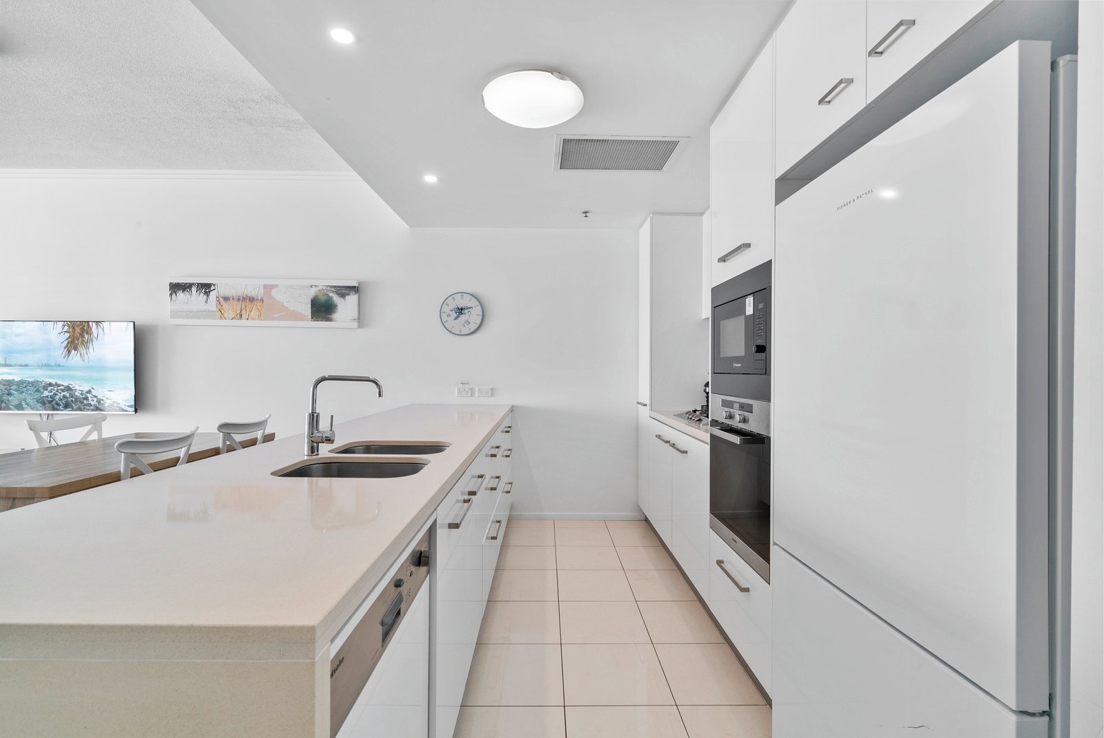 1003/120 Marine Parade COOLANGATTA 8