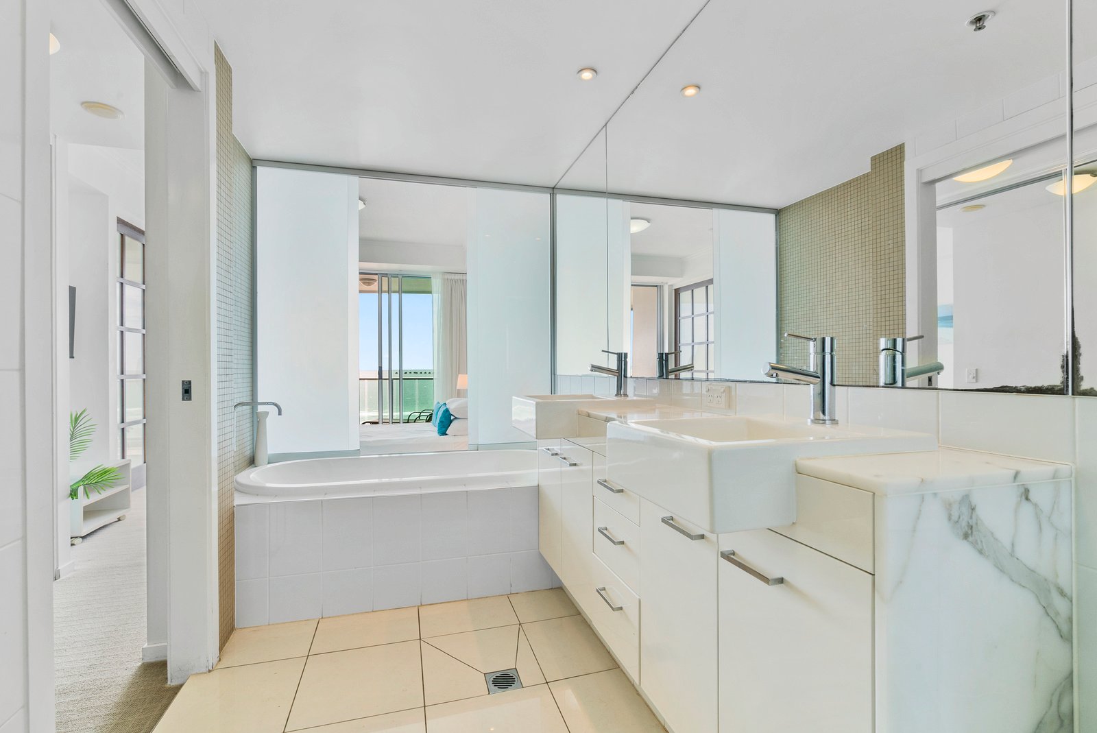 1003/120 Marine Parade COOLANGATTA 12