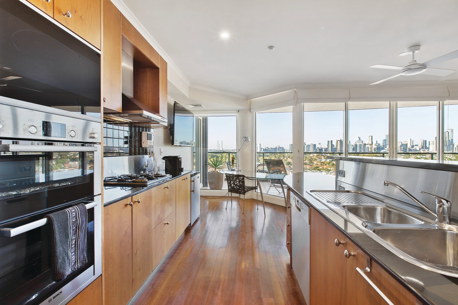 1003/127 Beach Street, Port Melbourne, VIC