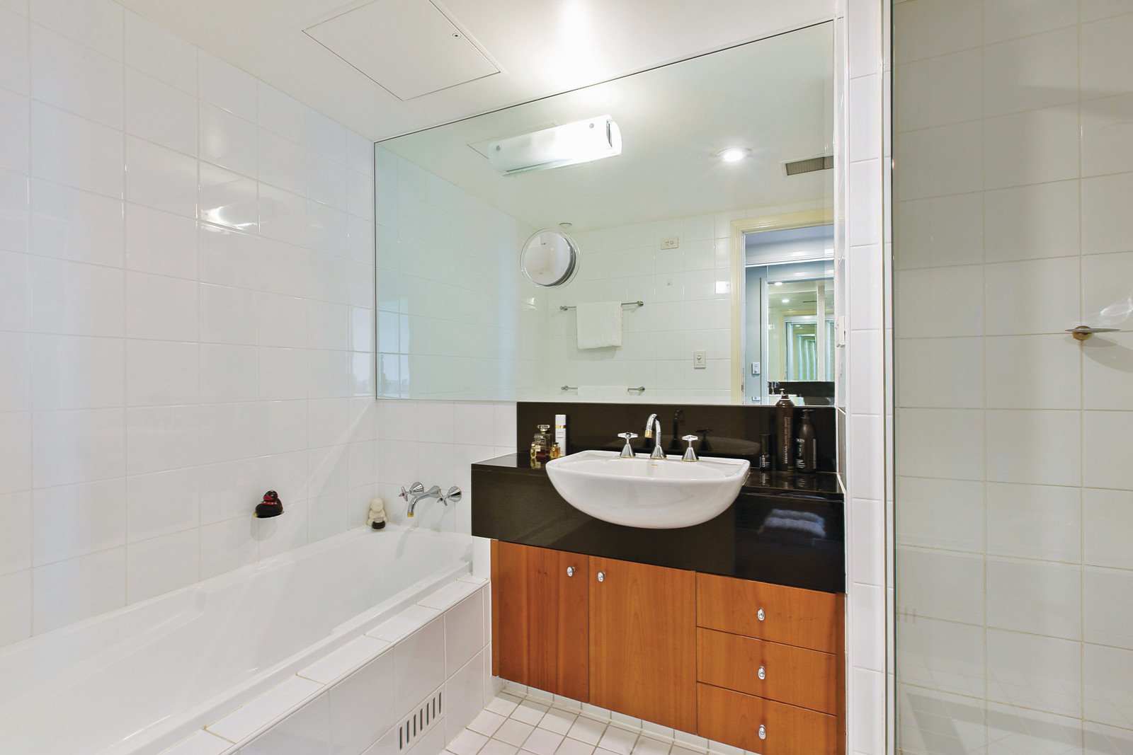 1003/127 Beach Street, Port Melbourne, VIC