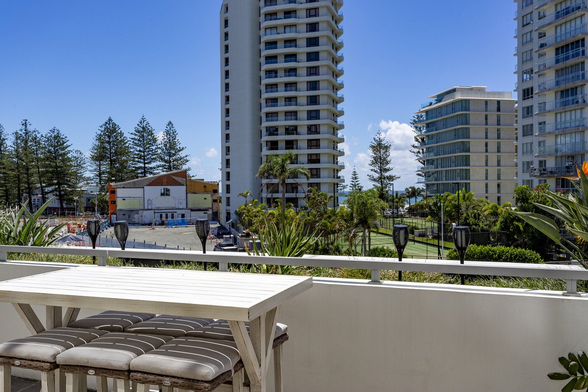 1004/1 Ocean Street BURLEIGH HEADS 1