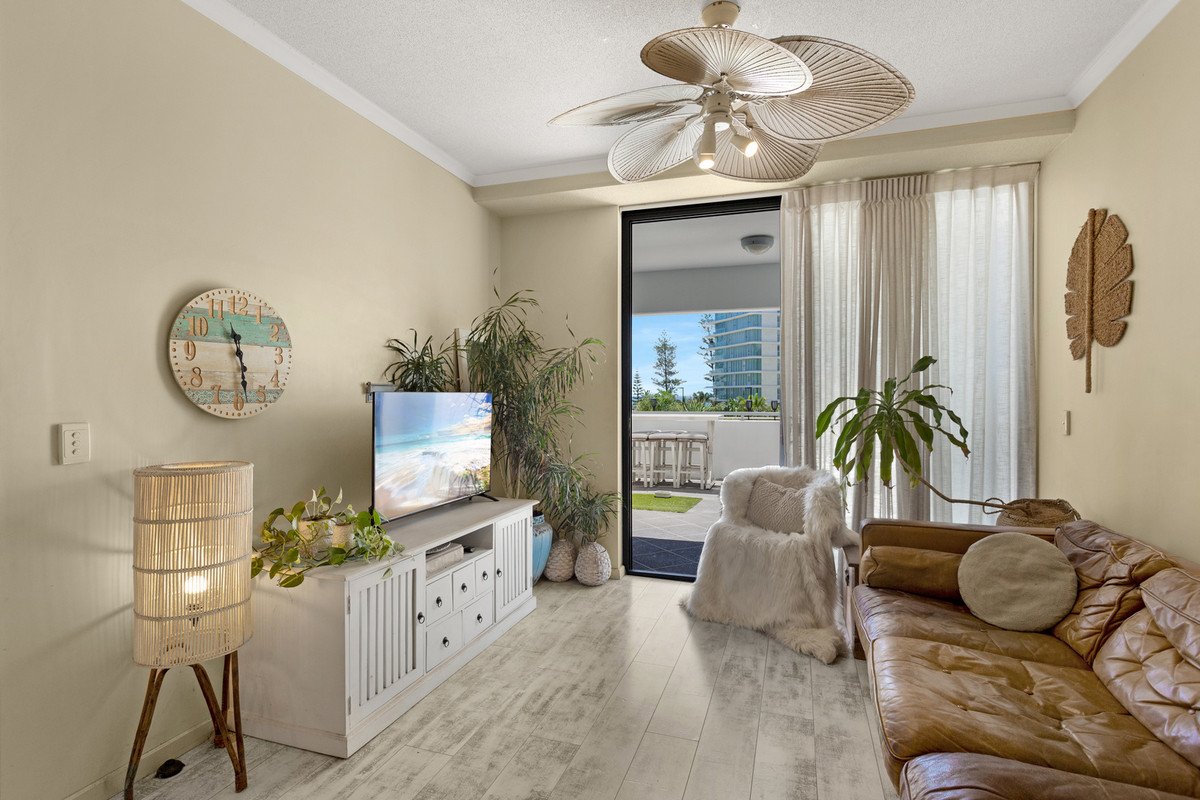1004/1 Ocean Street BURLEIGH HEADS 2