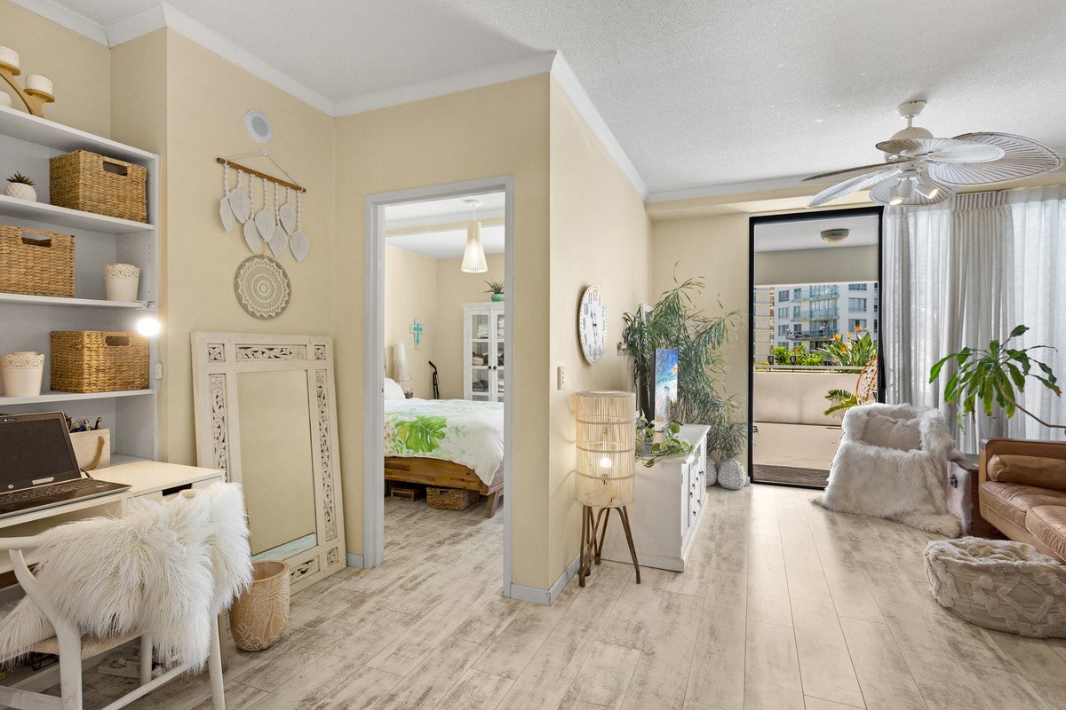 1004/1 Ocean Street BURLEIGH HEADS 4