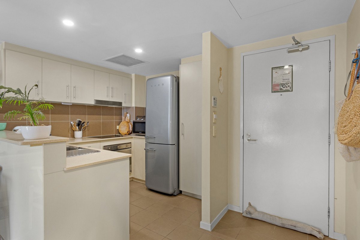 1004/1 Ocean Street BURLEIGH HEADS 6