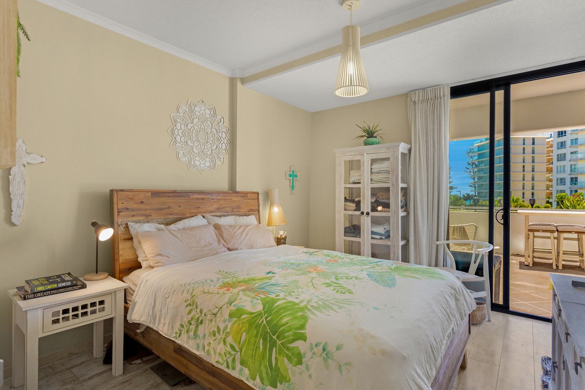 1004/1 Ocean Street BURLEIGH HEADS 7