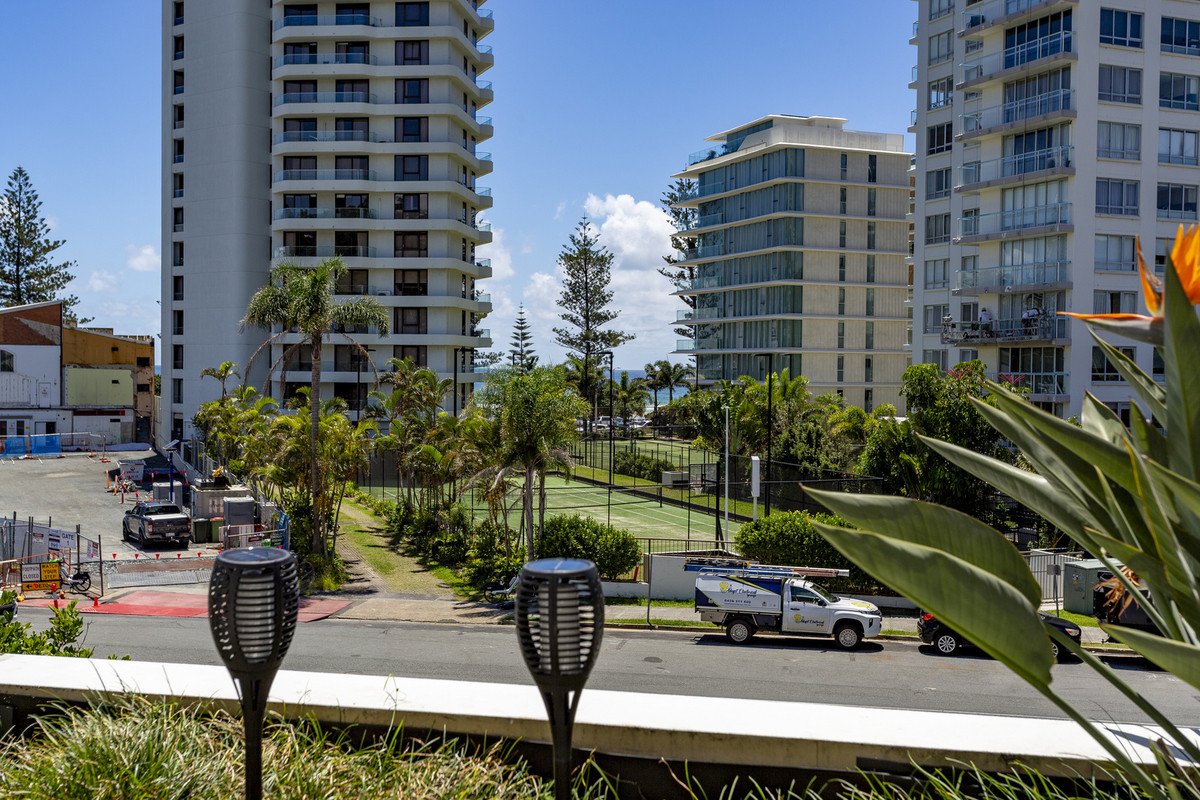 1004/1 Ocean Street BURLEIGH HEADS 10