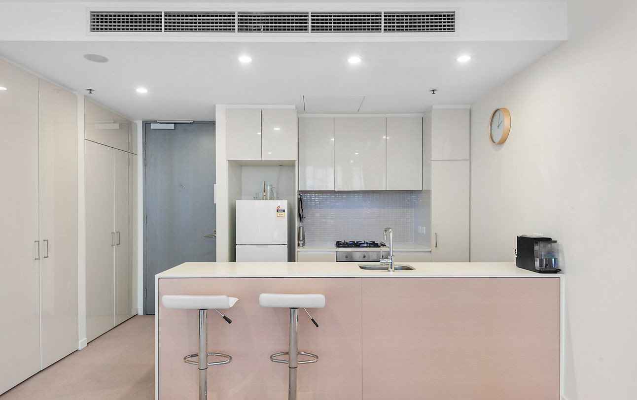 Gallery: 1004/70 Queens Road