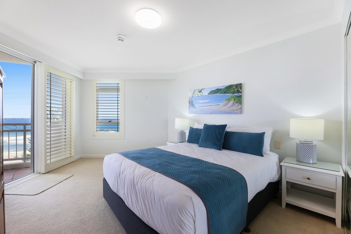 1005/220 The Esplanade Burleigh Heads 9