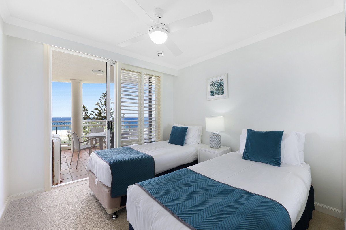 1005/220 The Esplanade Burleigh Heads 11