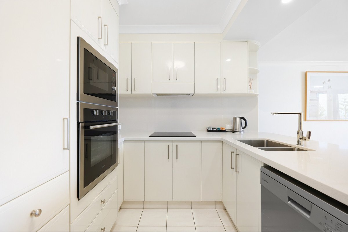 1005/220 The Esplanade Burleigh Heads 13