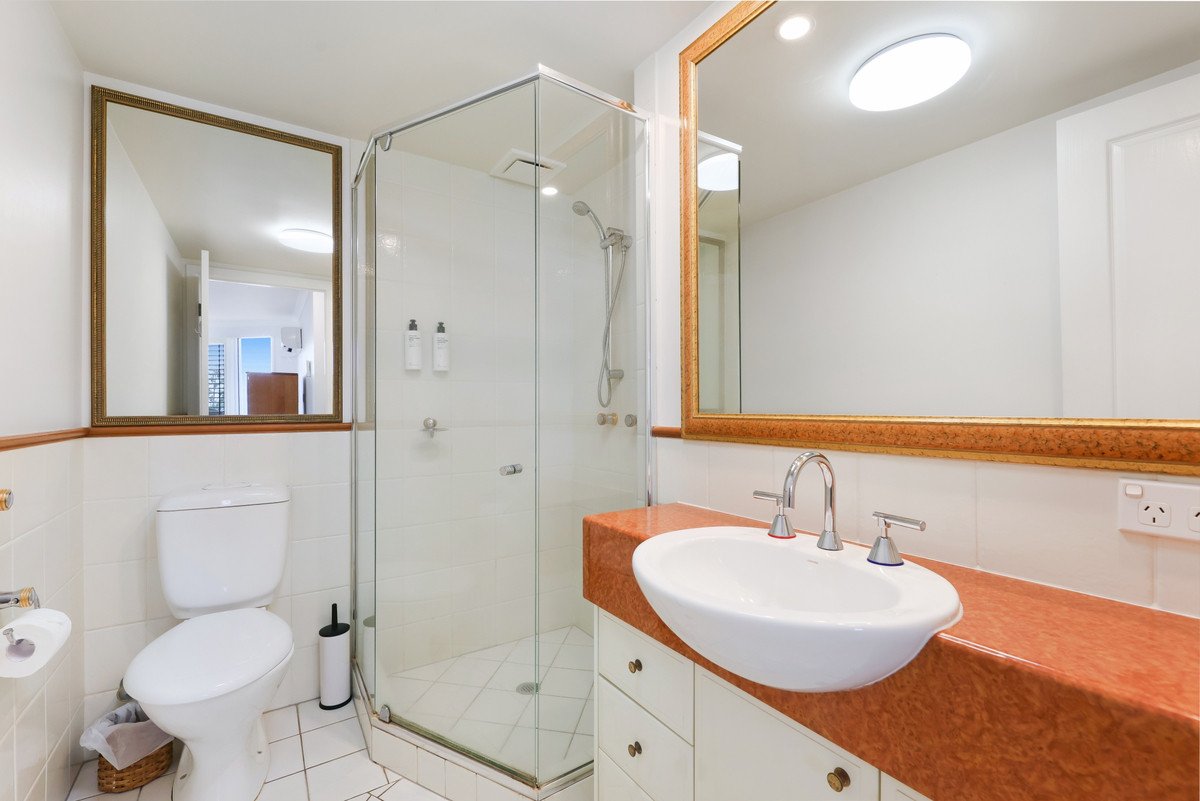 1005/220 The Esplanade Burleigh Heads 15