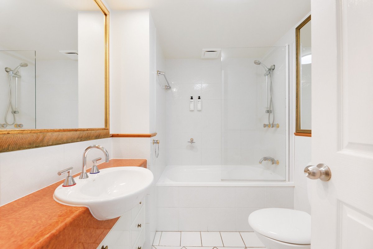 1005/220 The Esplanade Burleigh Heads 16