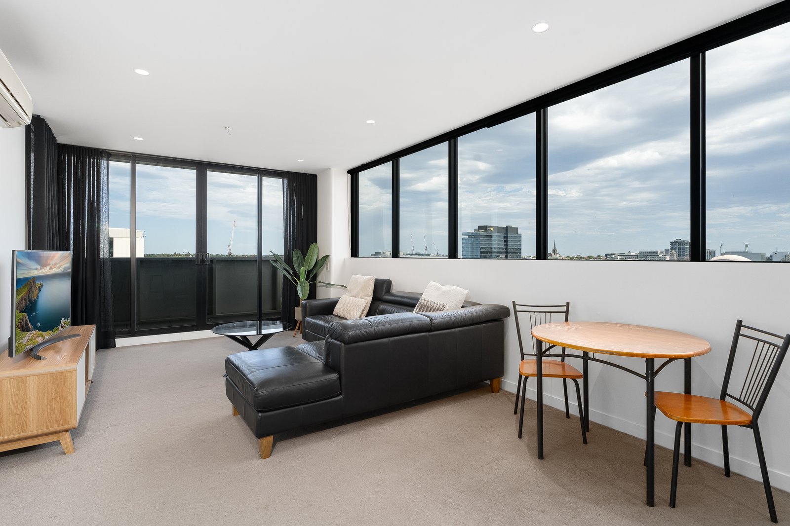 Gallery: 1006/18 Cavendish Street