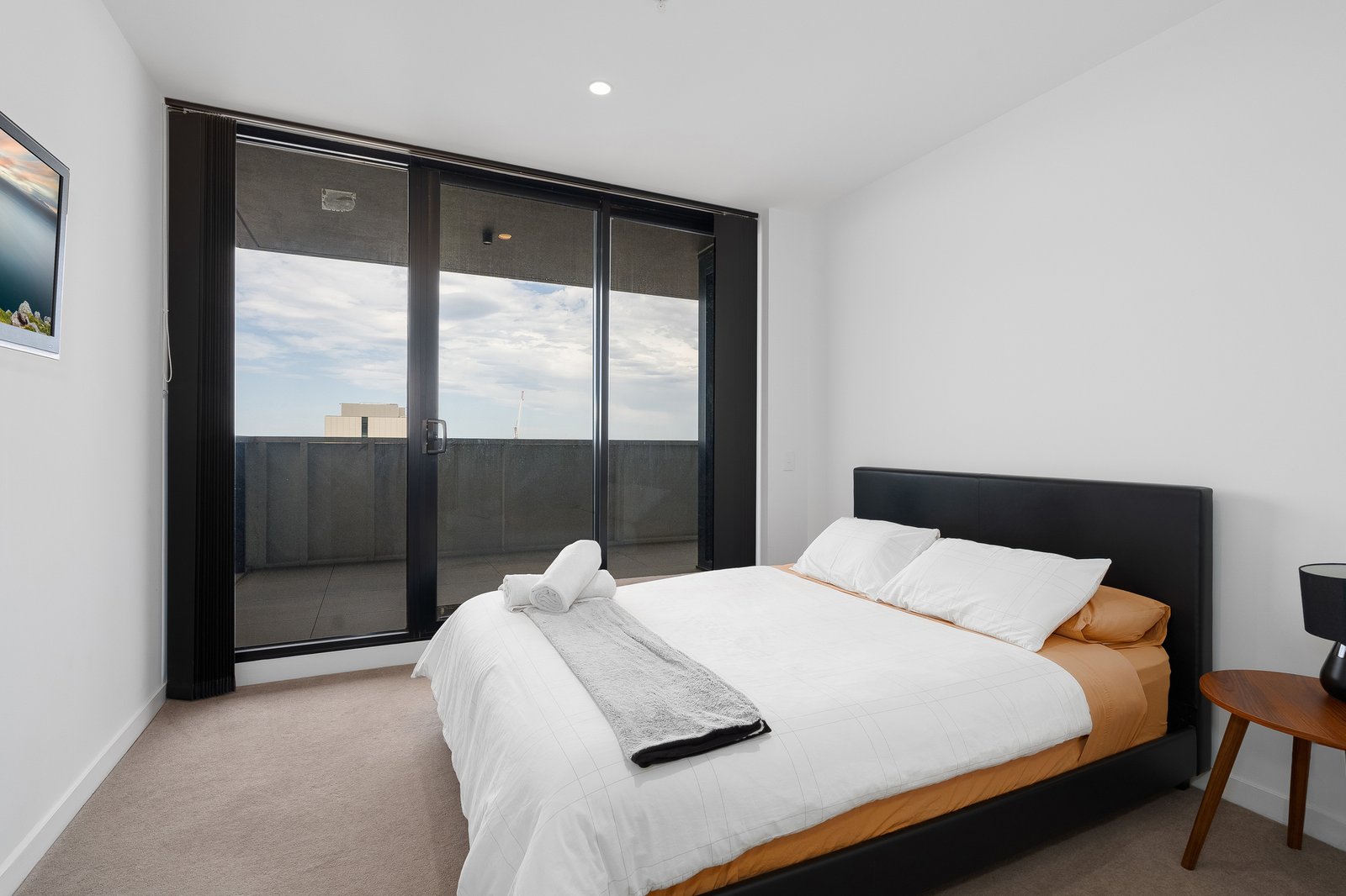 Gallery: 1006/18 Cavendish Street