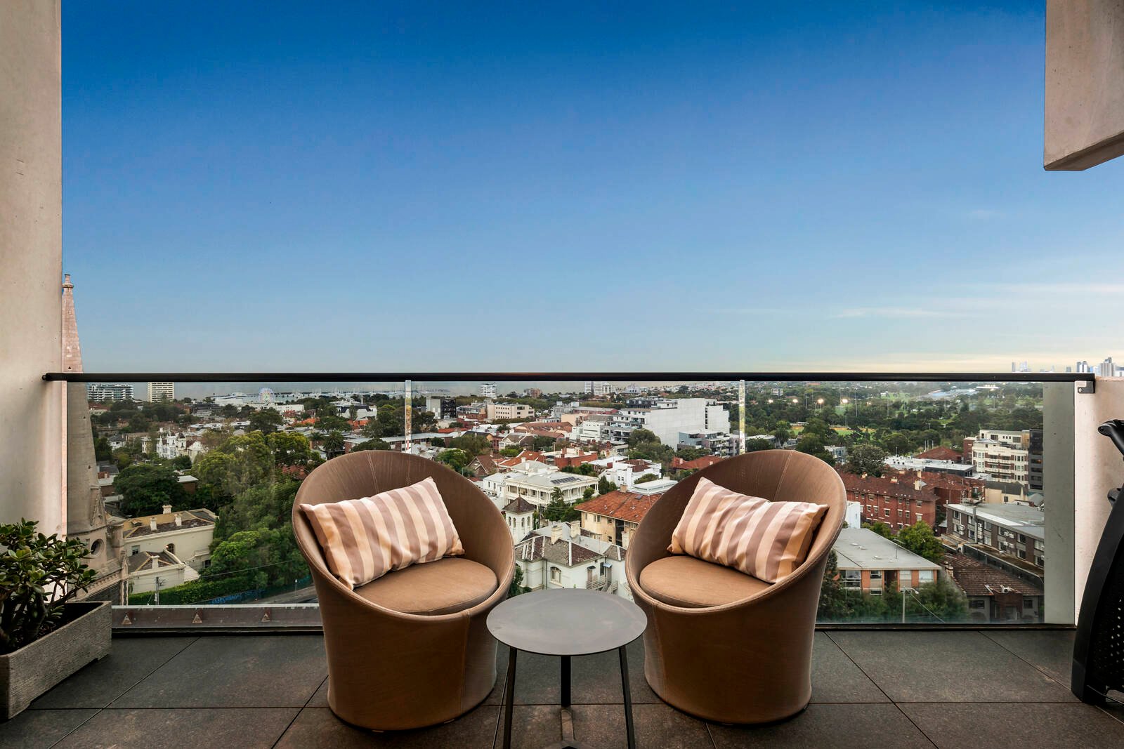 Gallery: 1007/101 St Kilda Road