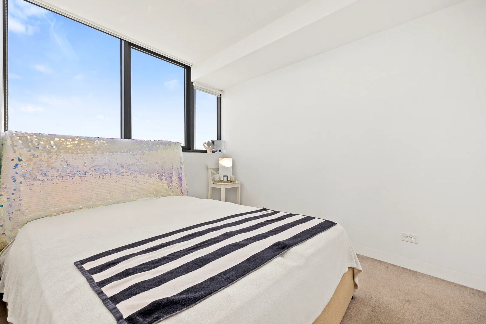 Gallery: 1007/3-5 St Kilda Road
