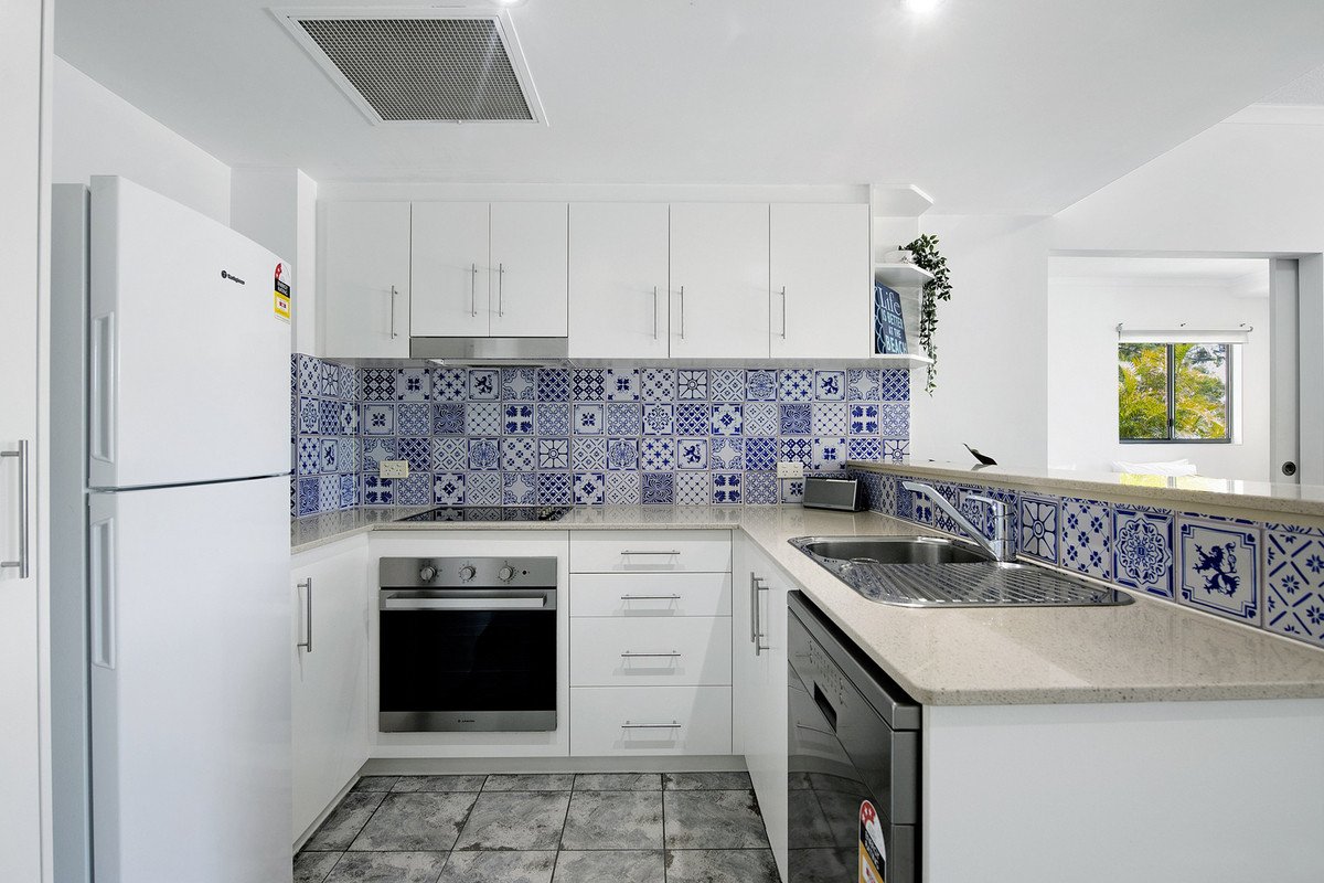 1008/1 Ocean Street BURLEIGH HEADS 3