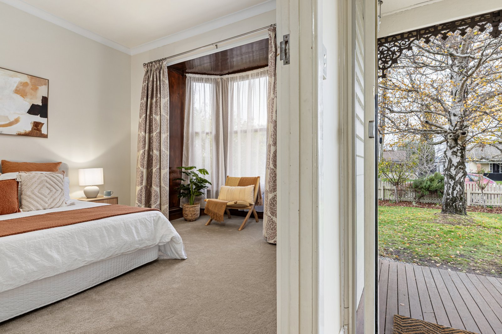Gallery: 1008A Talbot Street South