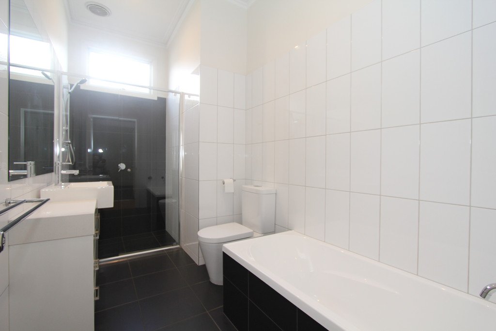 1009 Macarthur Street LAKE WENDOUREE 12